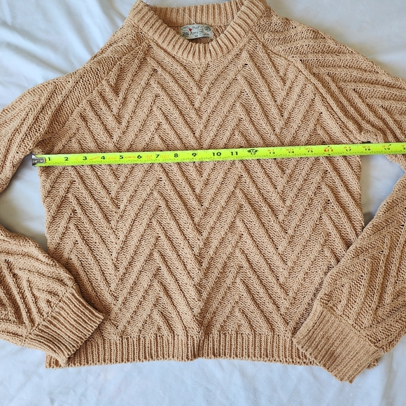 Poofs Apparel Women’s Knitted Sweater Caramel Sz MEDIUM NWT - Picture 6 of 7